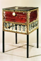 Utsmyckat skåp från Treasure of Tutankhamun